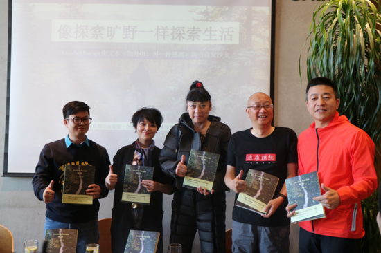 从左往右：刘敏、雷晓宇、孔宁、冯仑、孙雷.png